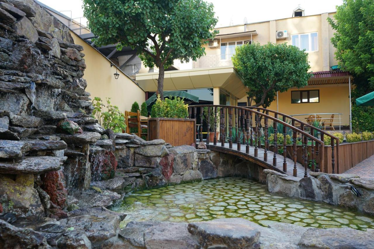 Elko Hotel Ереван Екстериор снимка