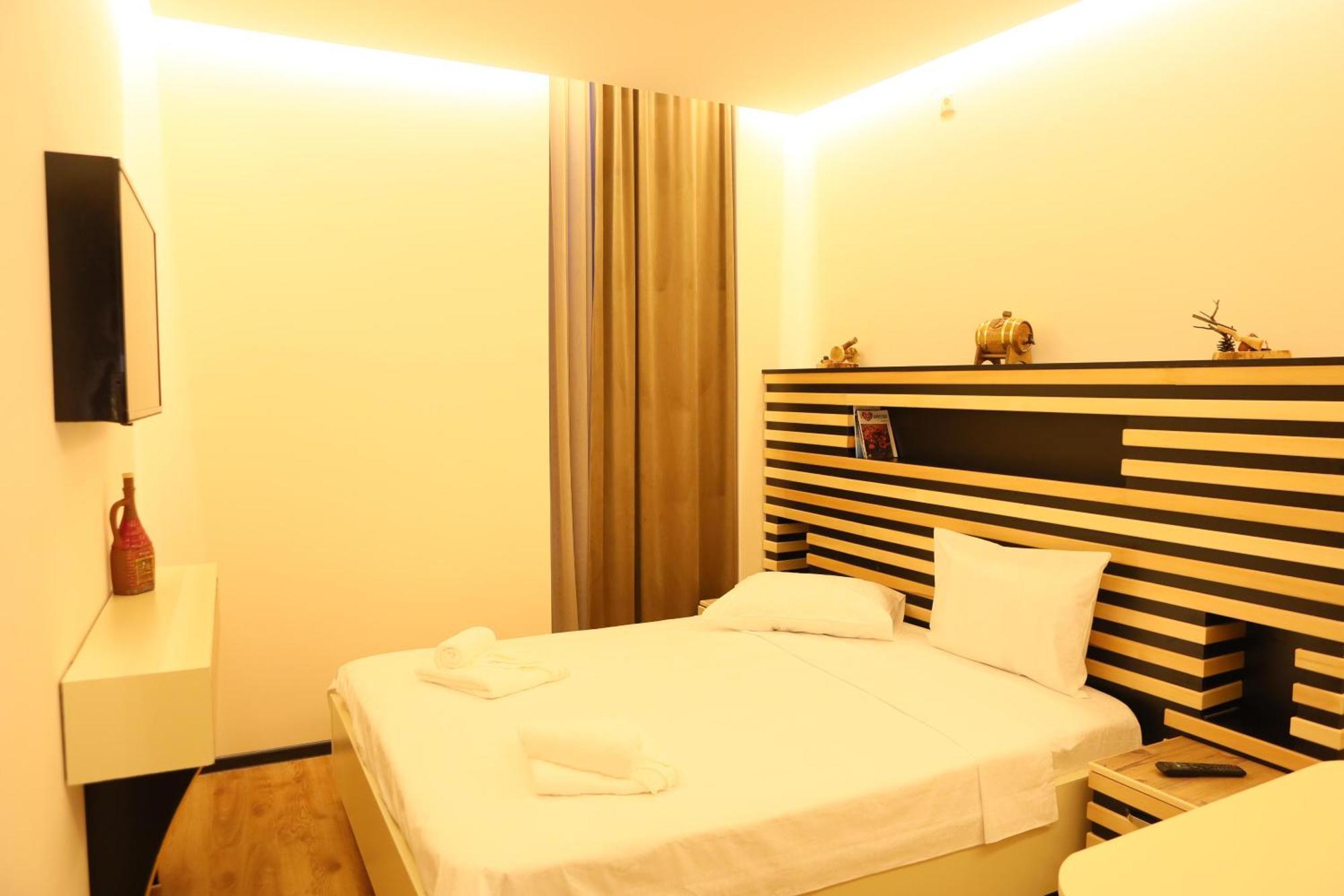 Elko Hotel Ереван Екстериор снимка