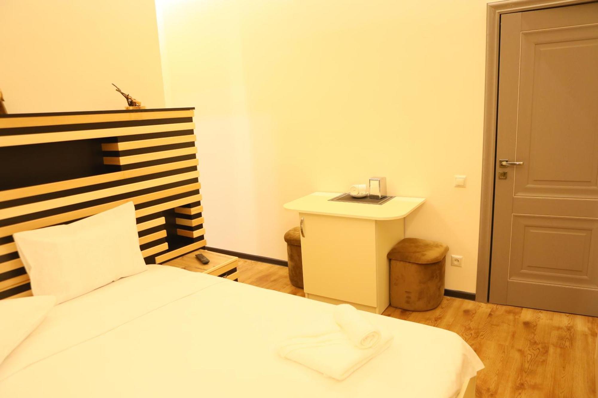 Elko Hotel Ереван Екстериор снимка