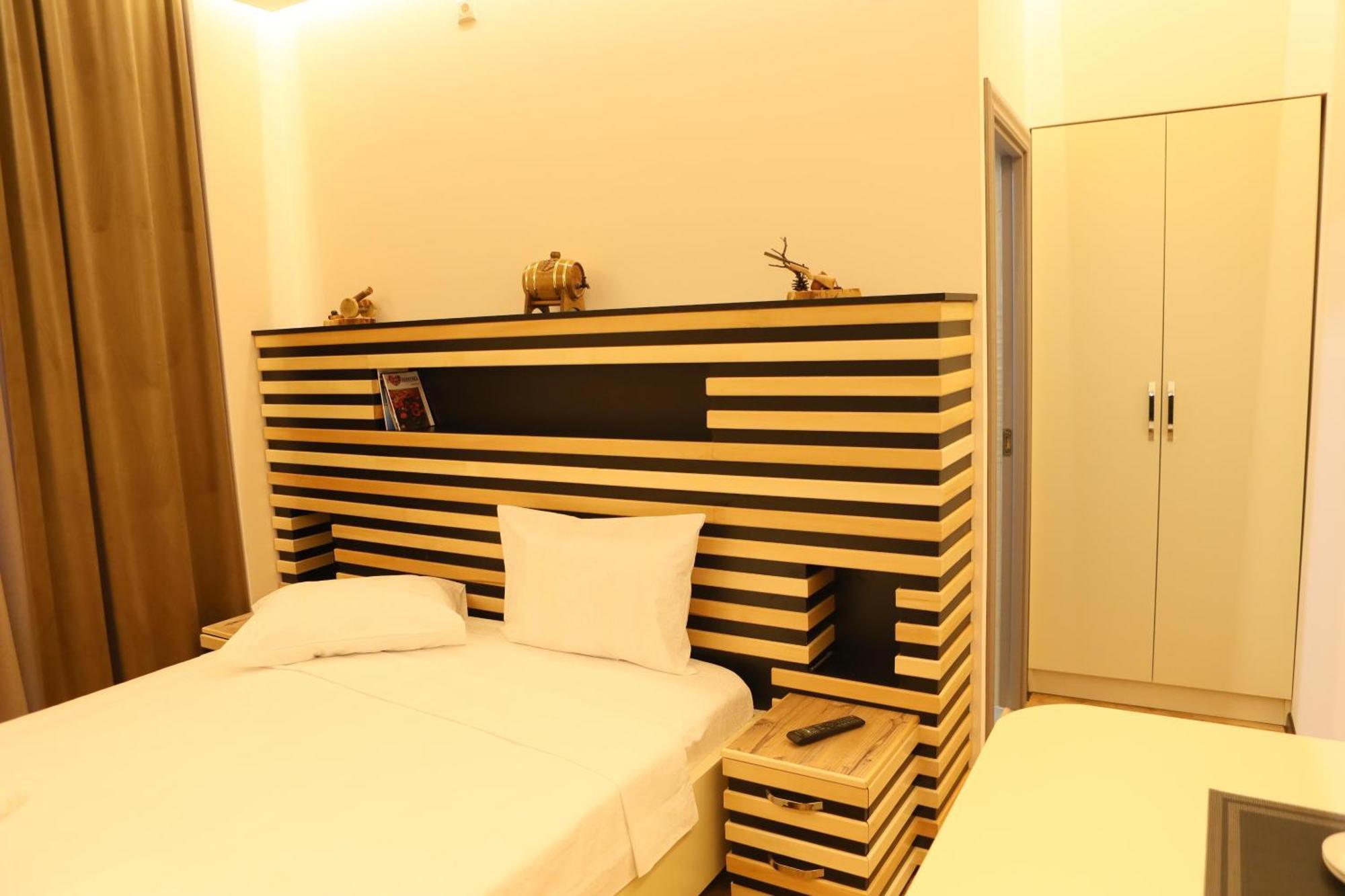 Elko Hotel Ереван Екстериор снимка