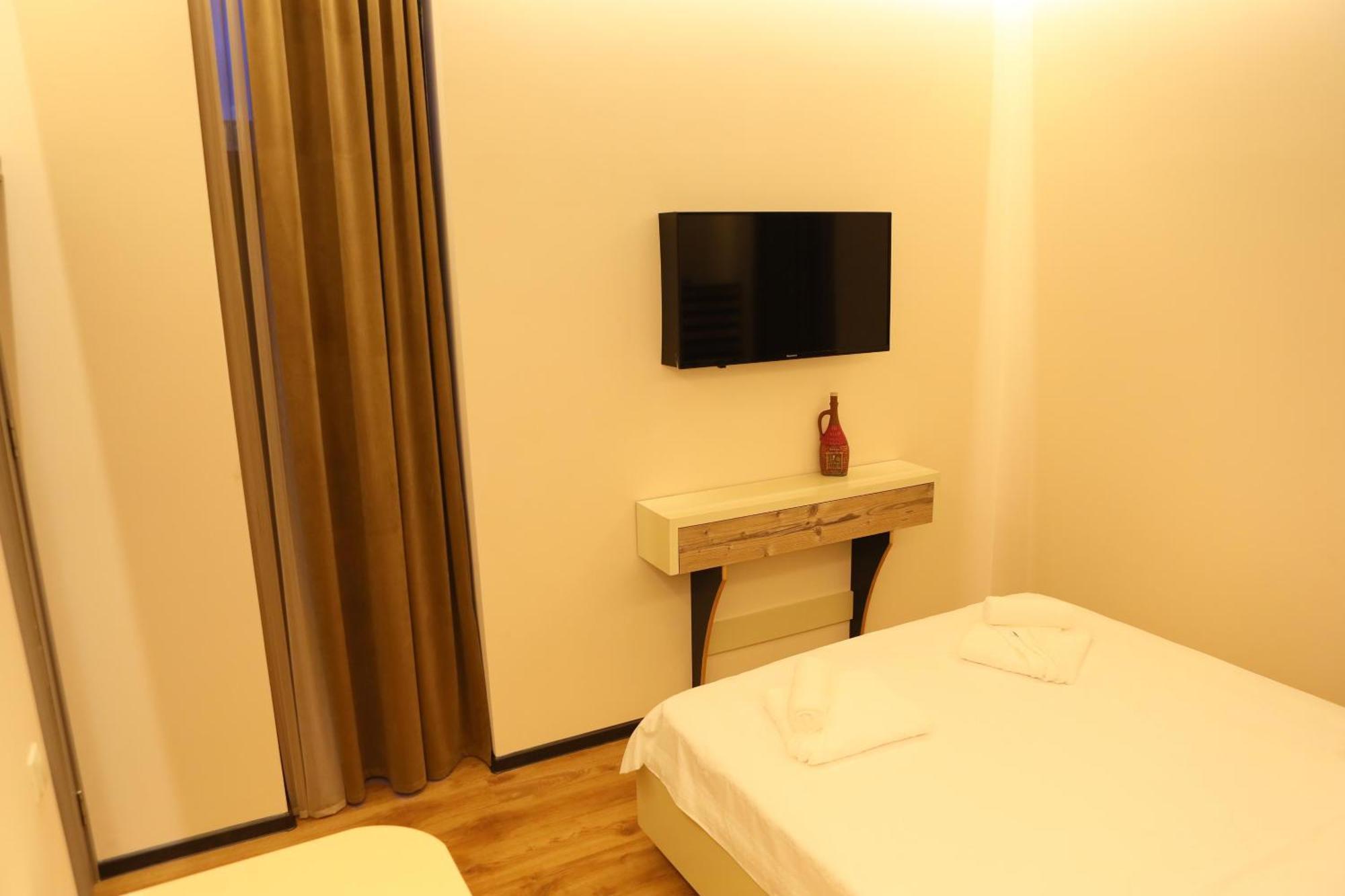 Elko Hotel Ереван Екстериор снимка