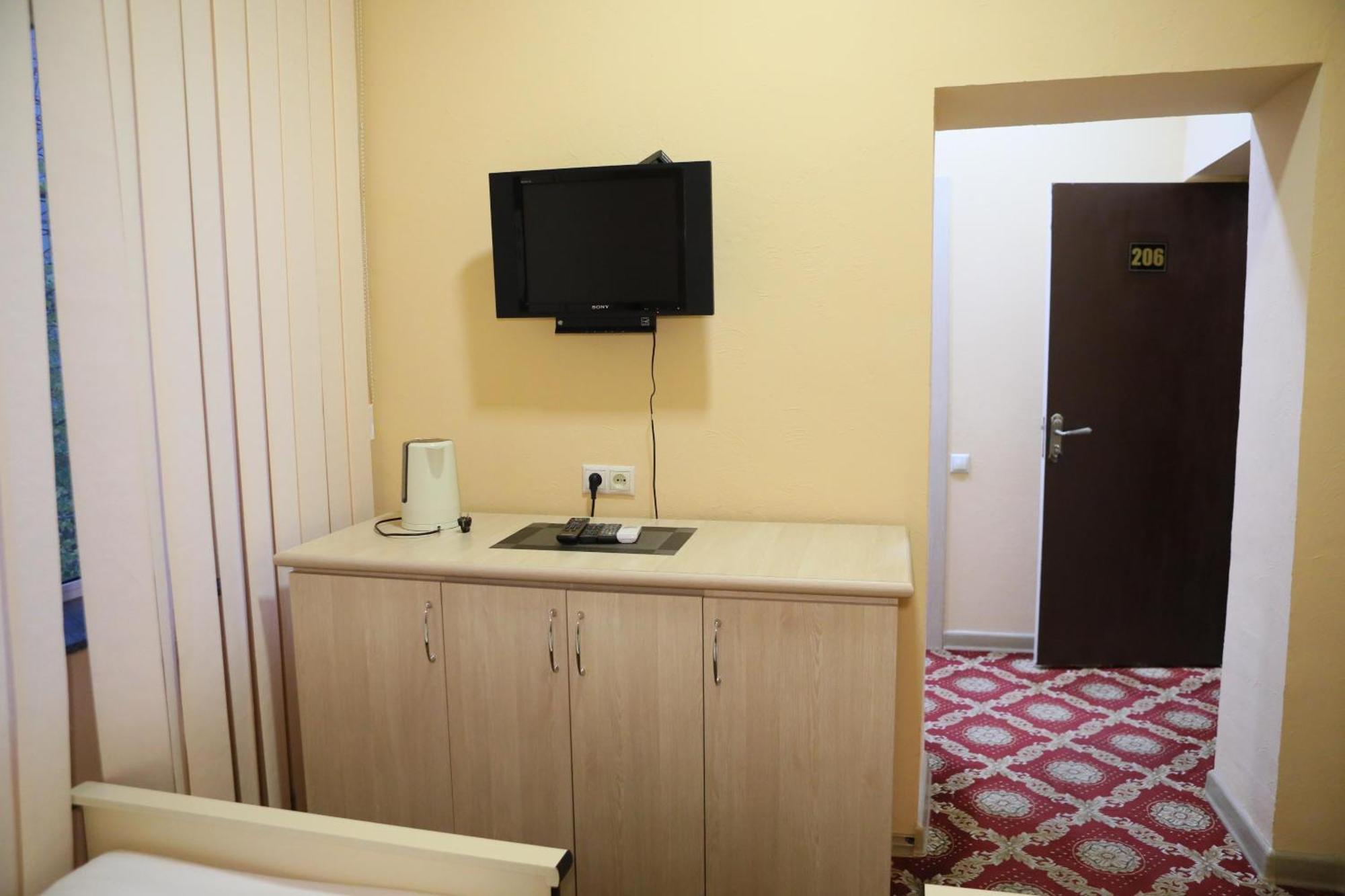 Elko Hotel Ереван Екстериор снимка