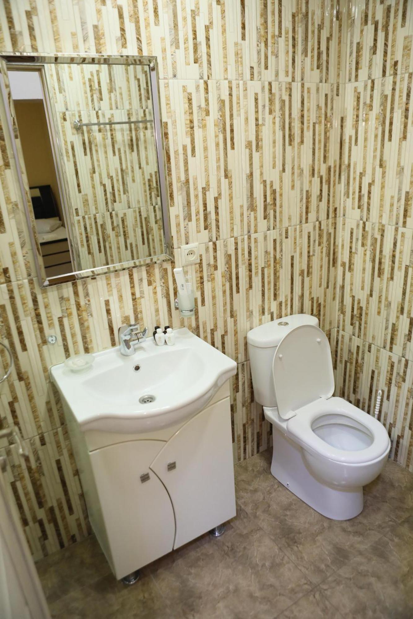 Elko Hotel Ереван Екстериор снимка