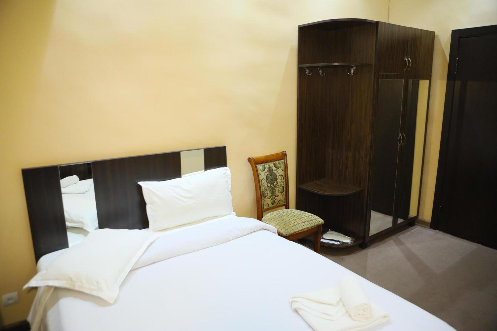 Elko Hotel Ереван Екстериор снимка