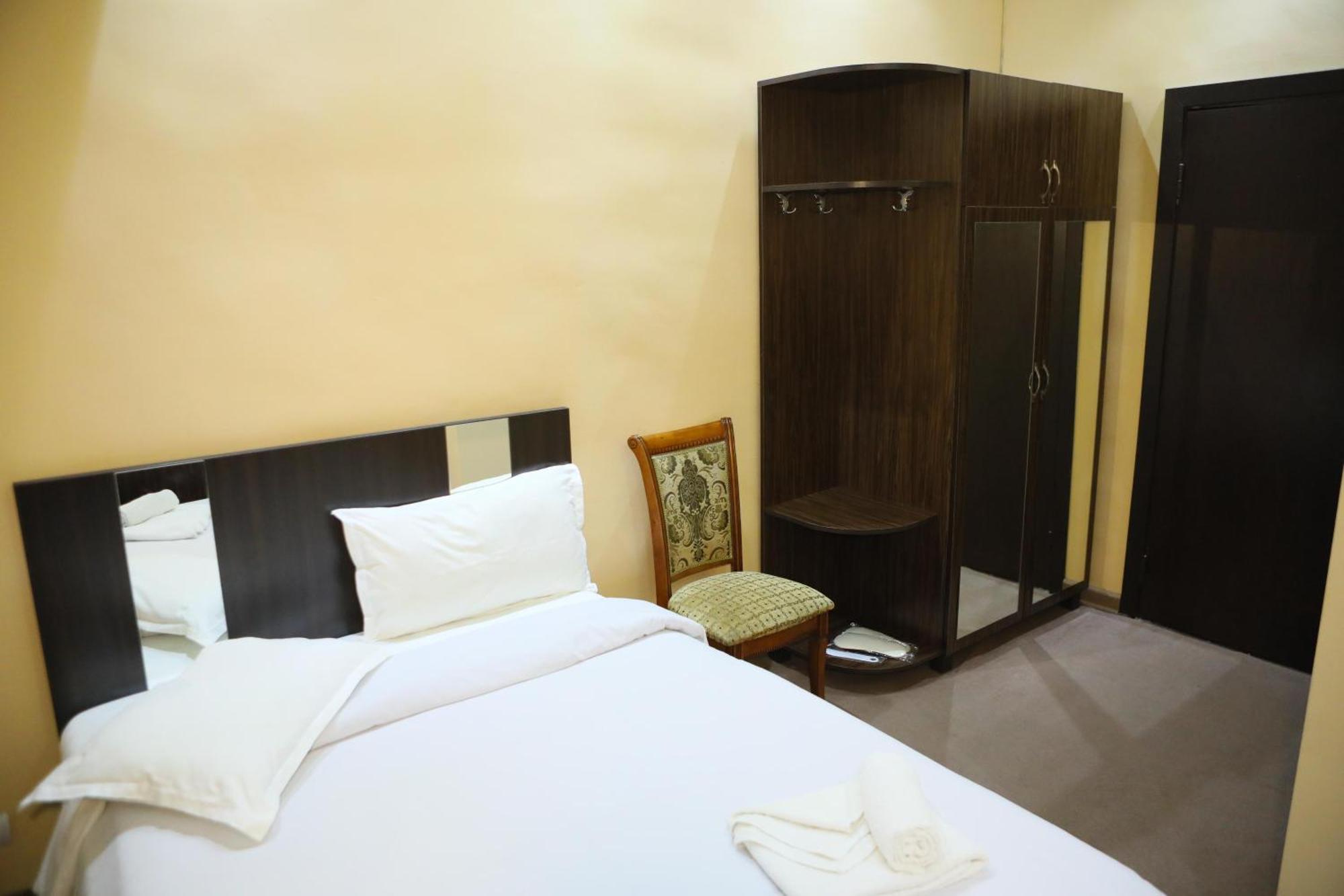 Elko Hotel Ереван Екстериор снимка