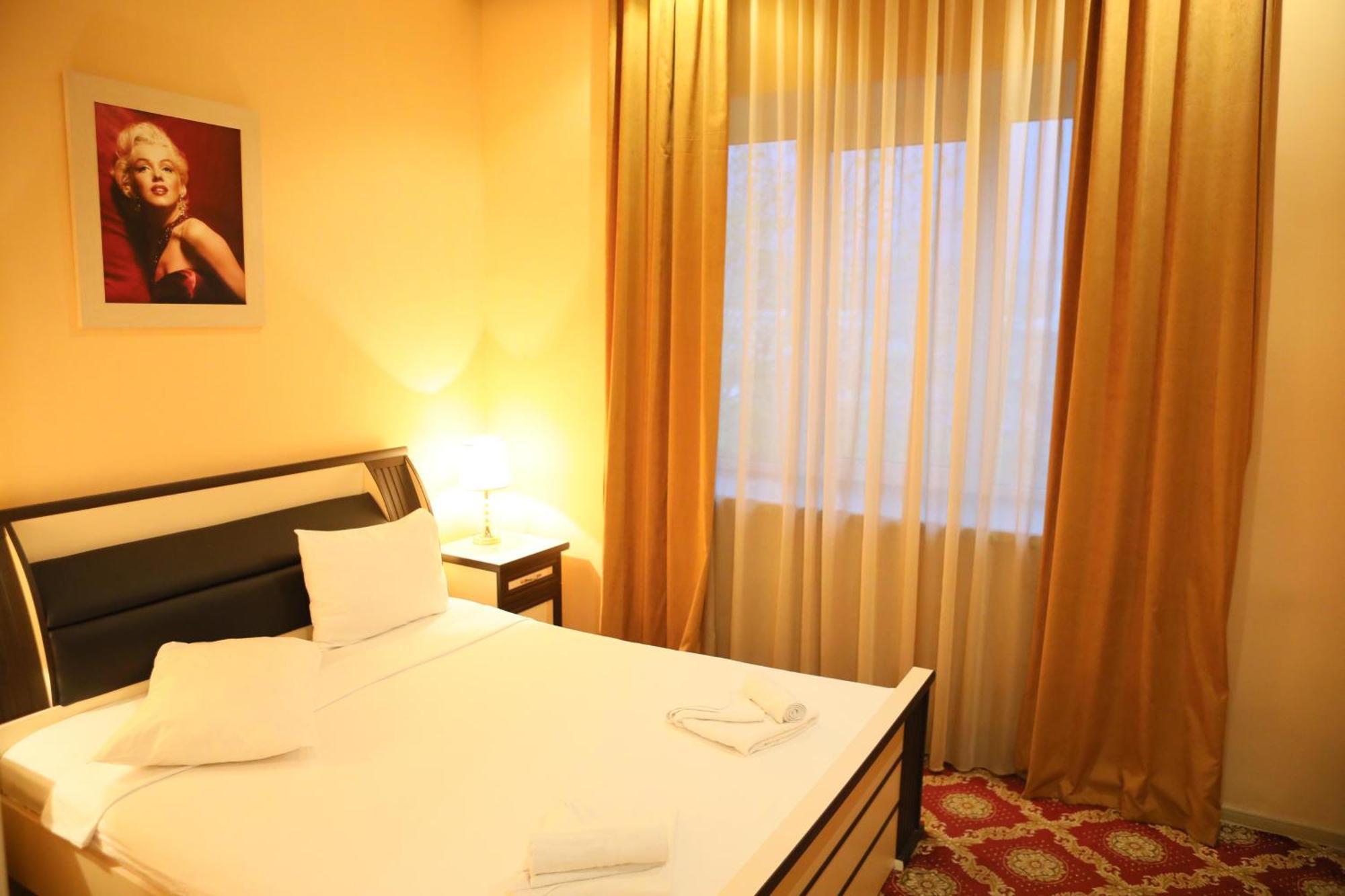 Elko Hotel Ереван Екстериор снимка