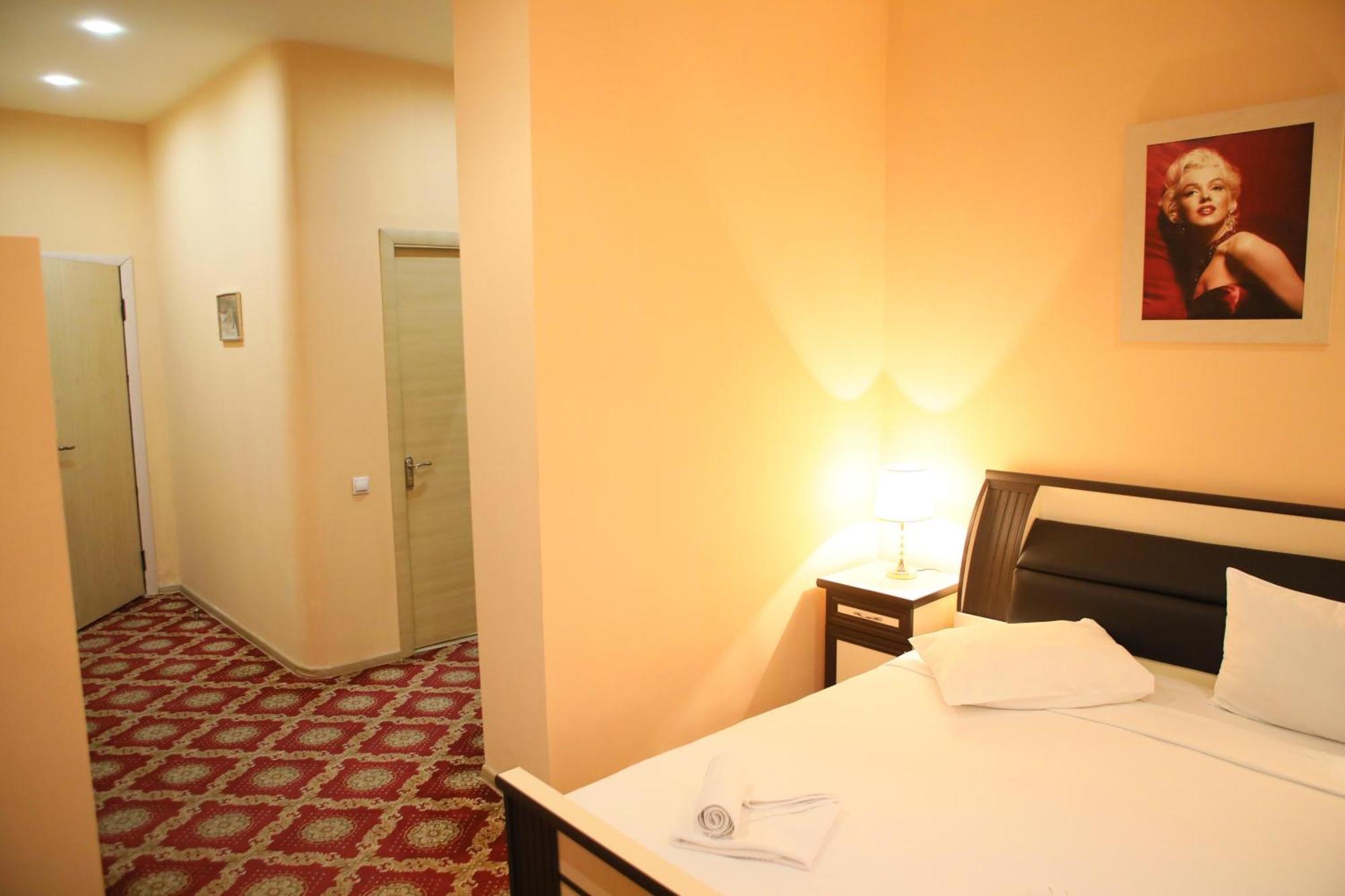 Elko Hotel Ереван Екстериор снимка