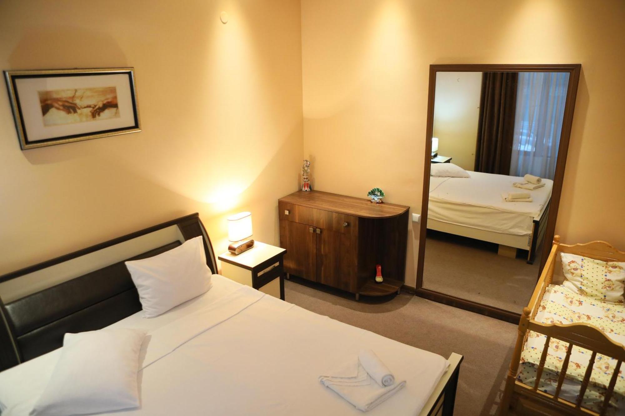 Elko Hotel Ереван Екстериор снимка