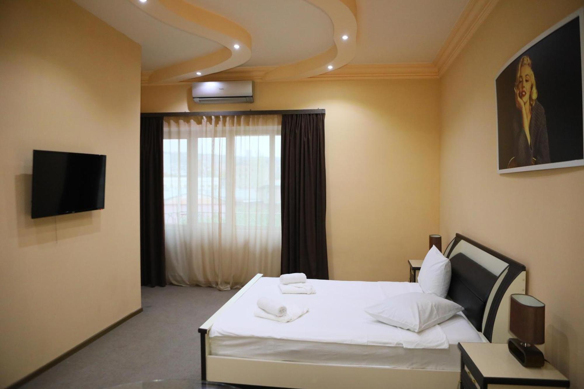 Elko Hotel Ереван Екстериор снимка