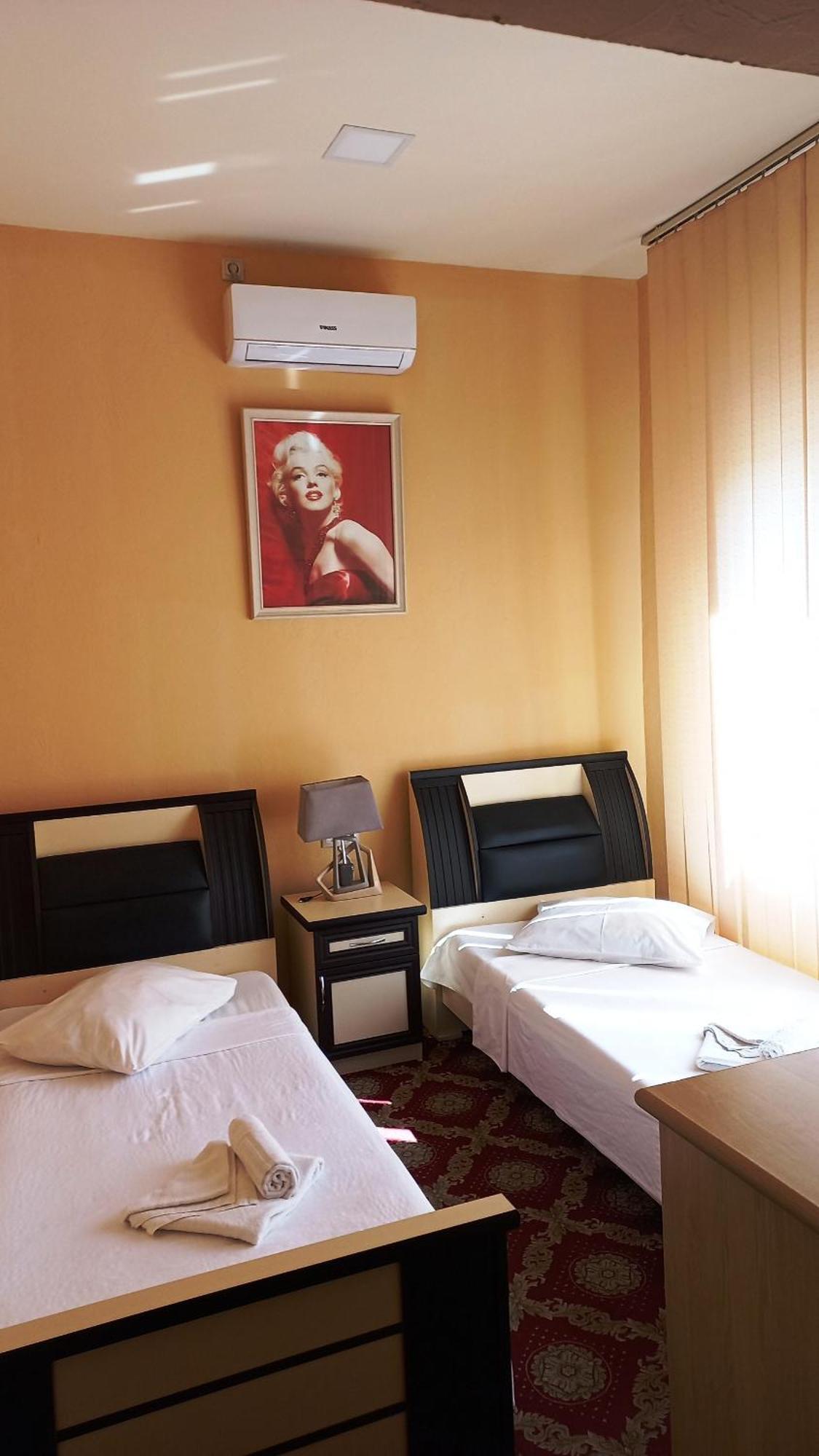 Elko Hotel Ереван Екстериор снимка